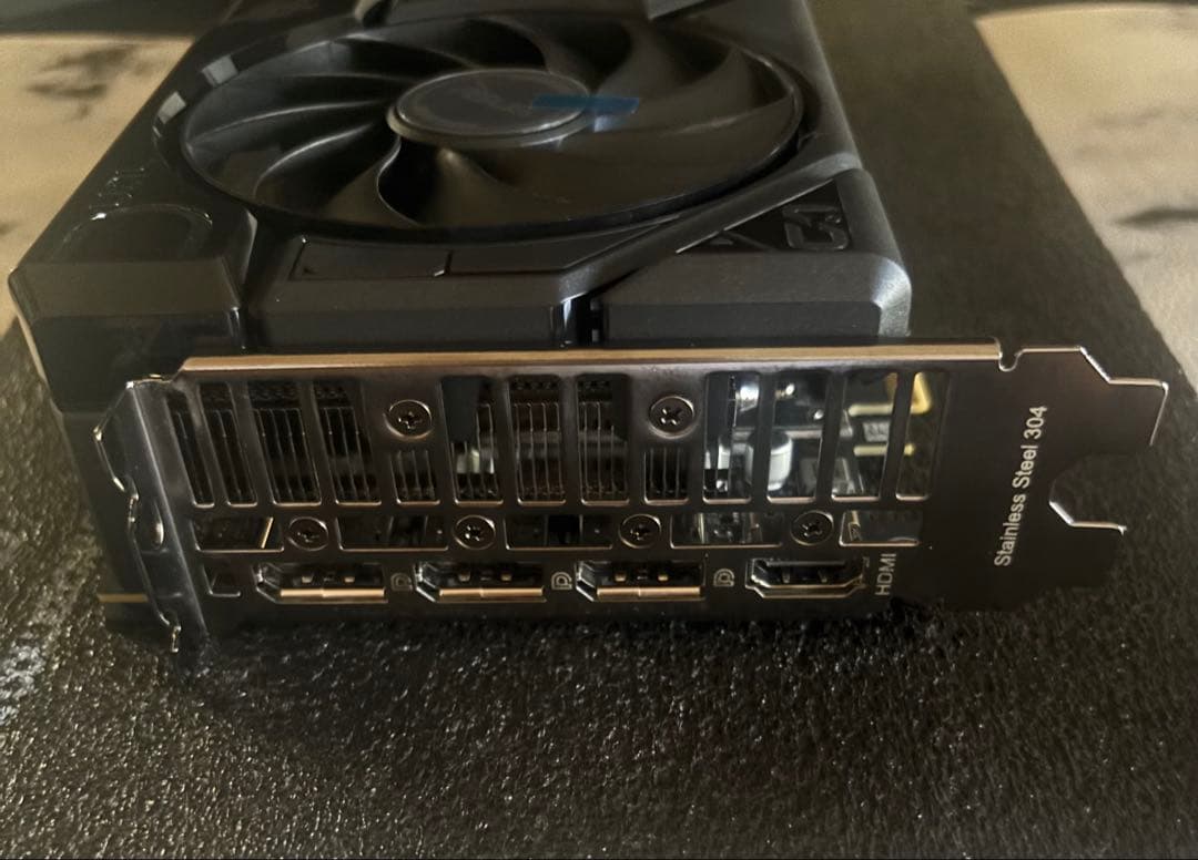 ASUS RTX 4070 SUPER 12GB動作確認済み