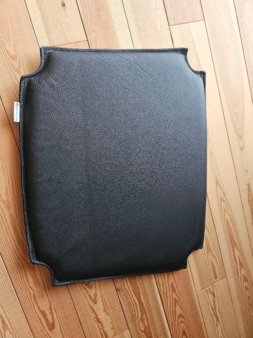 CARL HANSEN & SON ブラックレザー座布団