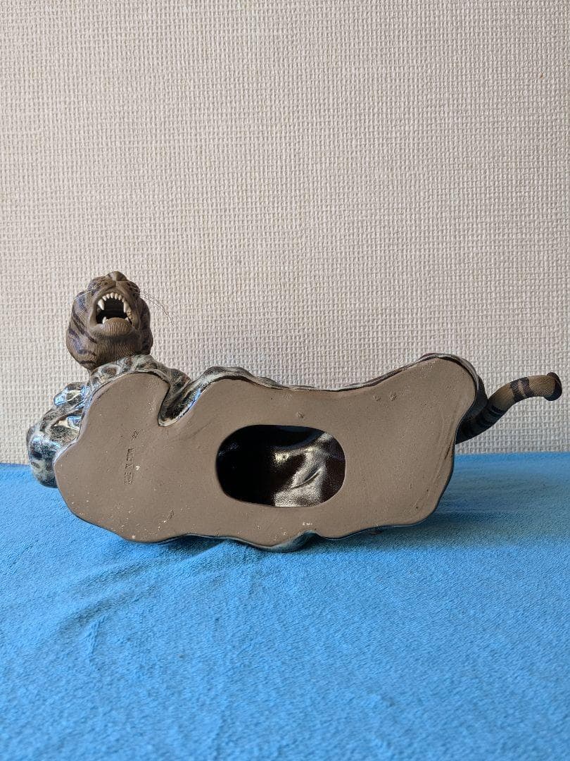 巖鳴虎嘯 中国 石湾窯