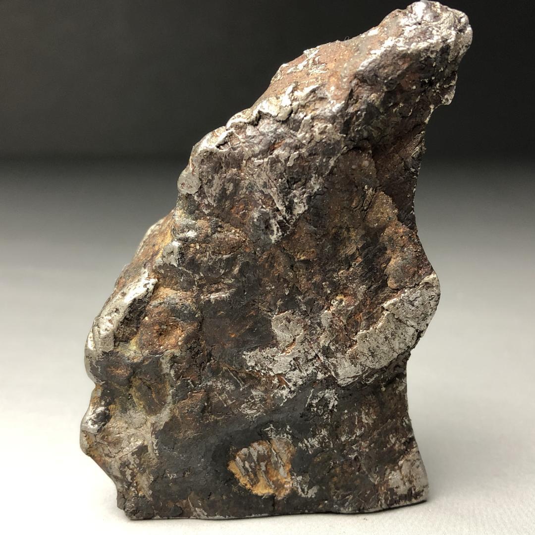 m*n様 アルタイ隕石 鉄隕石　外皮付き隕石　エンドカット　原石　重さ約231ｇ