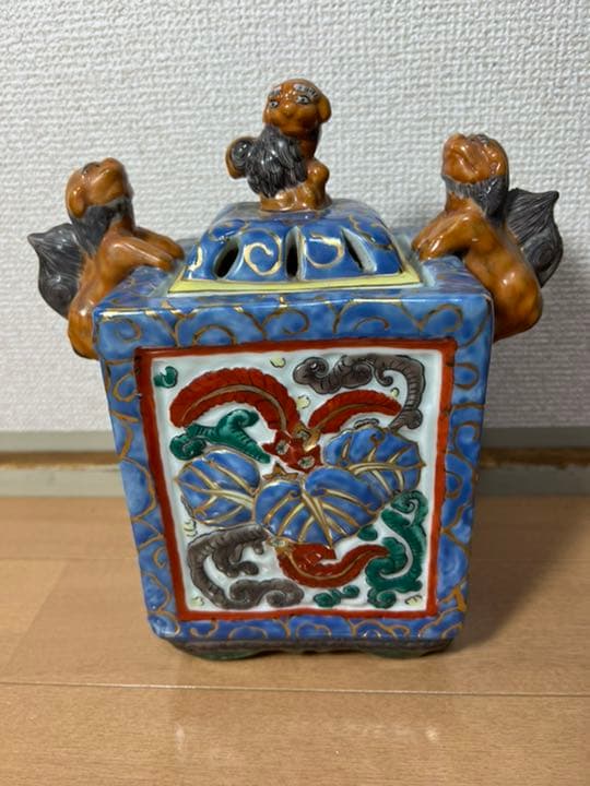 271 九谷焼　金彩赤絵　獅子四角香炉　古美術品　時代物