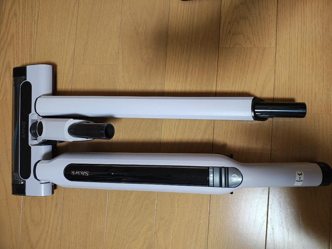 シャーク★コードレスクリーナー★CS300JWH★バッテリー新品と同等★