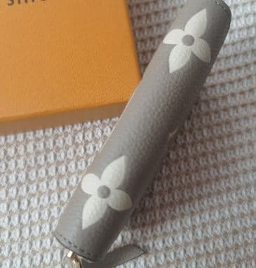 【極美品】M82448モノグラム アンプラント ジッピー パース