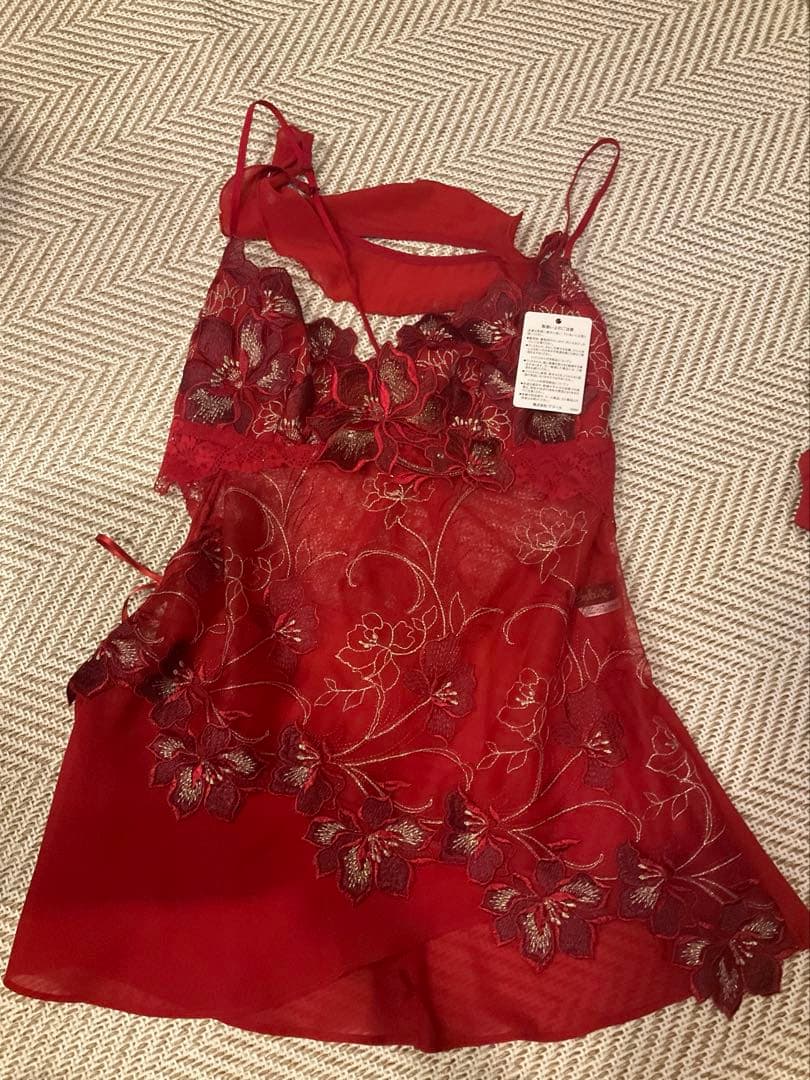 今期　限定色　赤　ワコール　サルート　キャミソール　Mサイズ