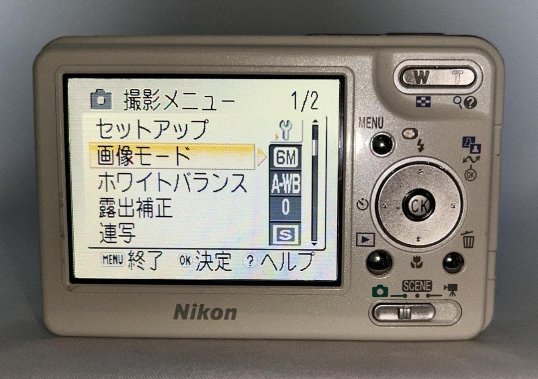 【美品/動作確認済】Nikon CoolPix S3ホワイト　バッテリー充電器付
