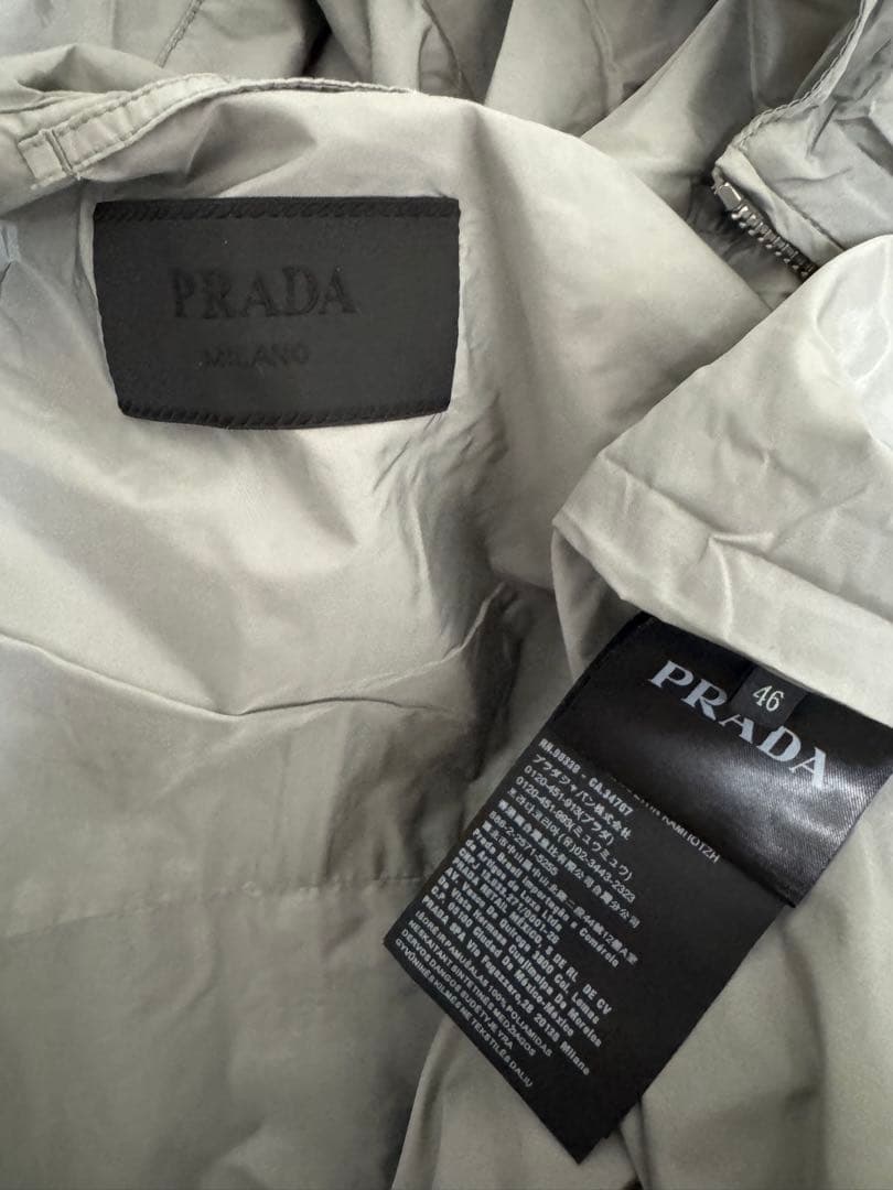 PRADA グレー フード付き ナイロンジャケット『週末三日間限定セール』