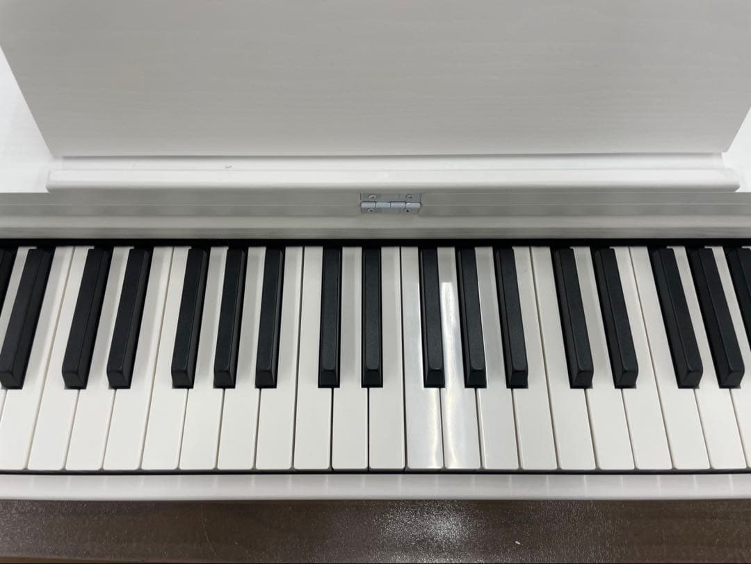 電子ピアノ88鍵盤　ハンマーアクション鍵盤　３本ペダル　　訳あり　ホワイト