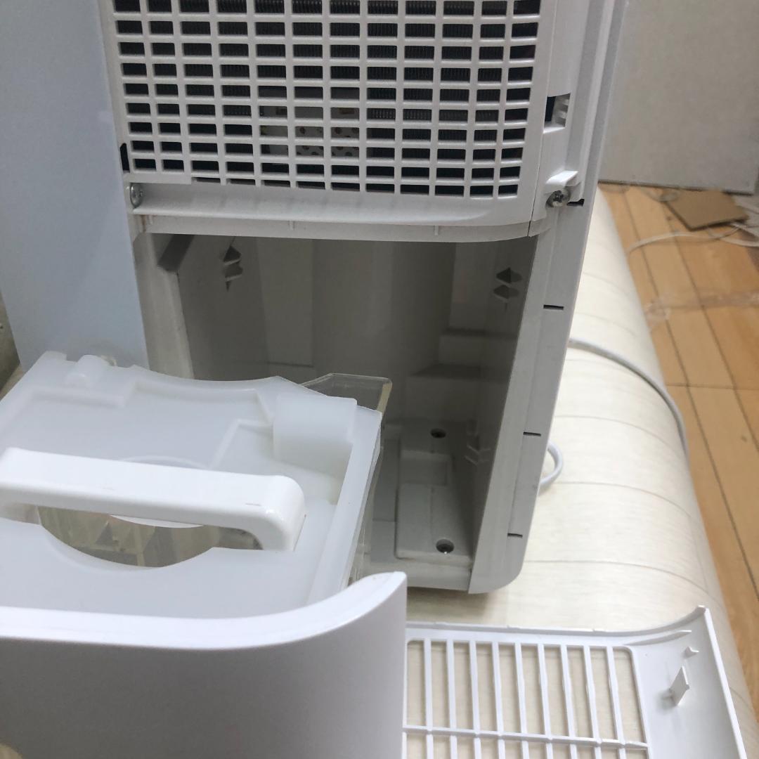 SHARP シャープ　衣類除湿乾燥機　CM-L100 ホワイト　2021年製