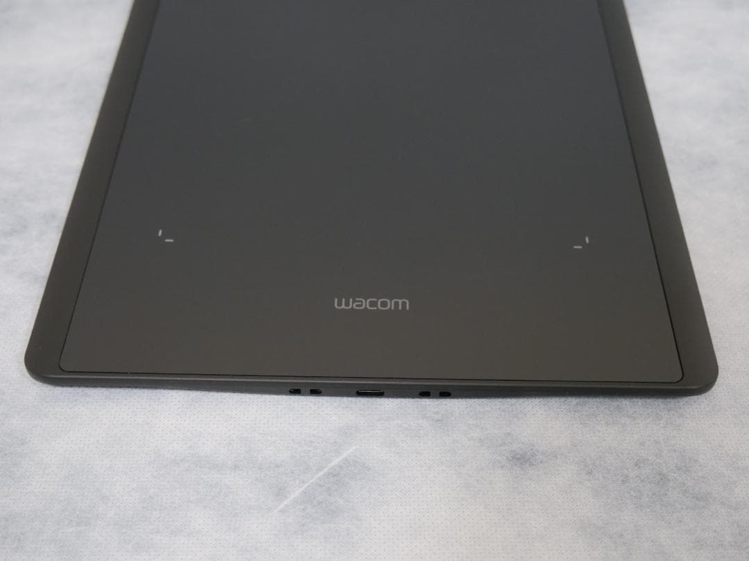 ワコム製ペンタブレット Intuos Pro Medium PTH-660/K0