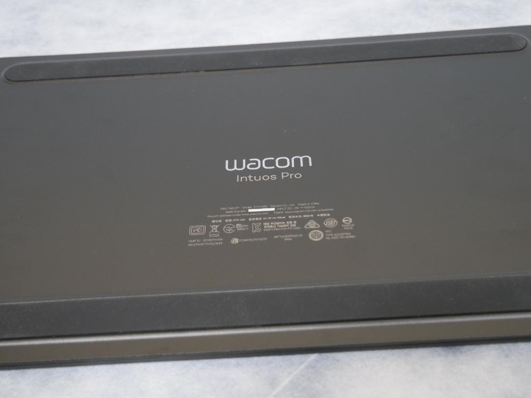 ワコム製ペンタブレット Intuos Pro Medium PTH-660/K0