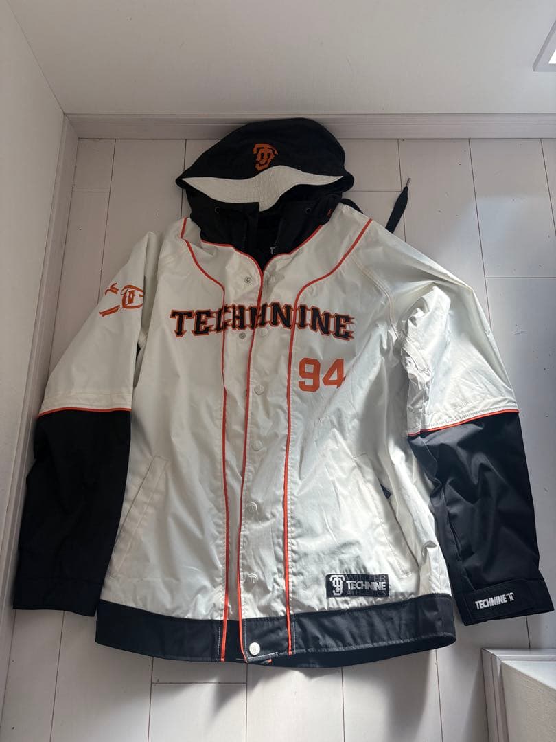 美品　テックナイン　スノーボード　ウェア　ジャイアンツ　巨人　L