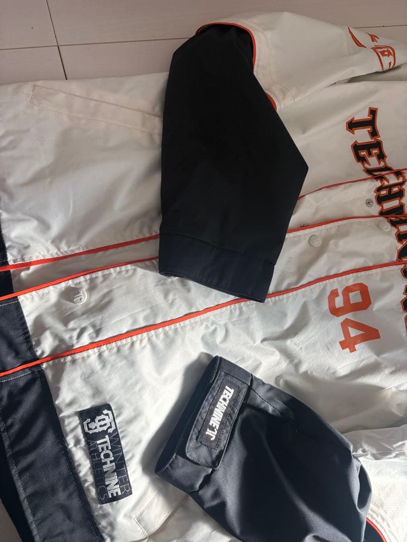 美品　テックナイン　スノーボード　ウェア　ジャイアンツ　巨人　L