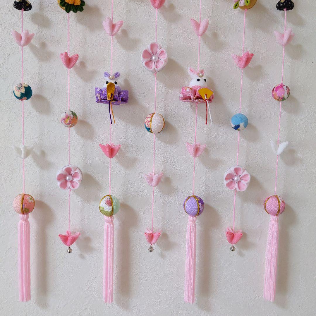 ちりめん細工　お花とまりとうさぎ雛の壁掛け下げ飾り