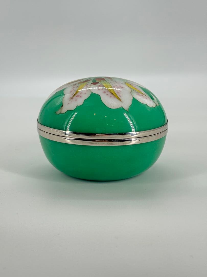 安藤七宝製　七宝焼　山百合図香合