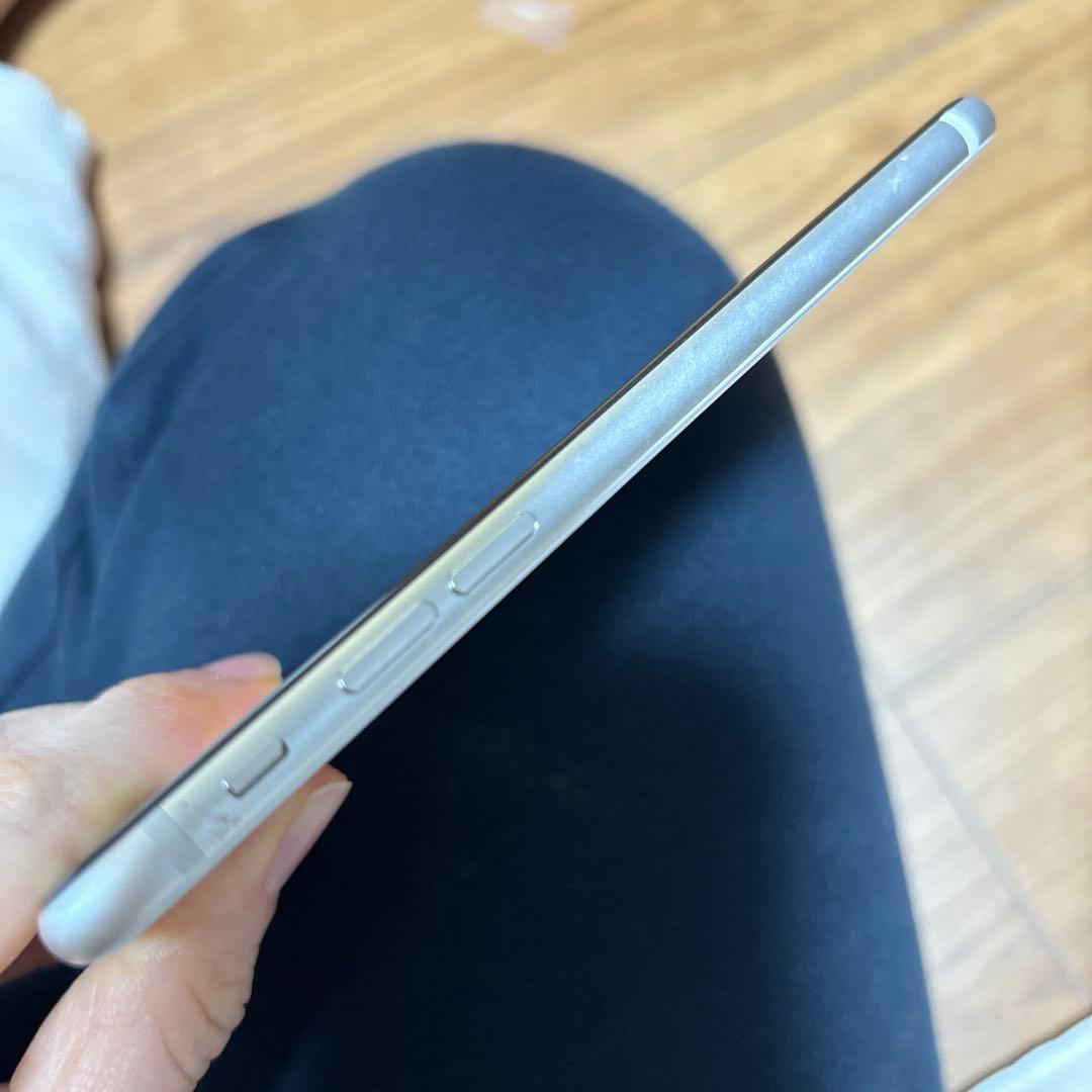 iPhone SE (第3世代) 64GB スターライト