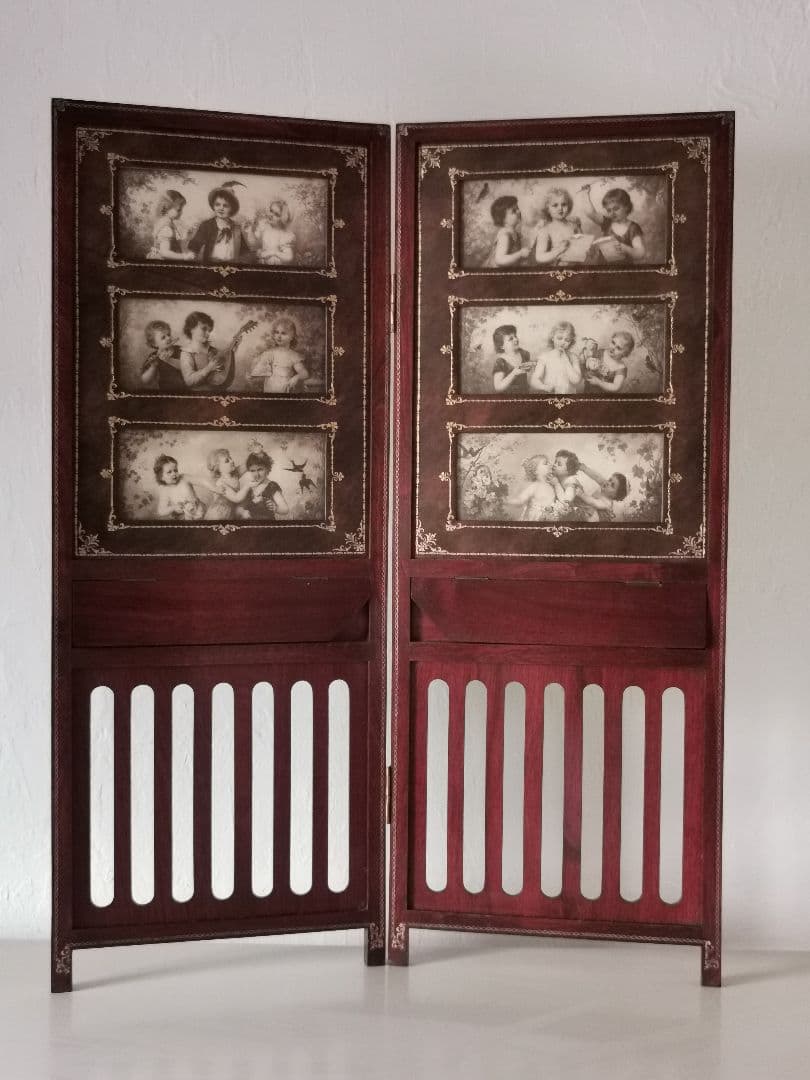 アンティーク マホガニー金彩彫刻スクリーン 子供達のセピア絵 レザー 花織生地