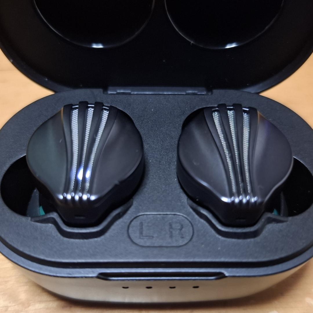 【中古美品】FW5 FIO-FW5-B ワイヤレスイヤホン