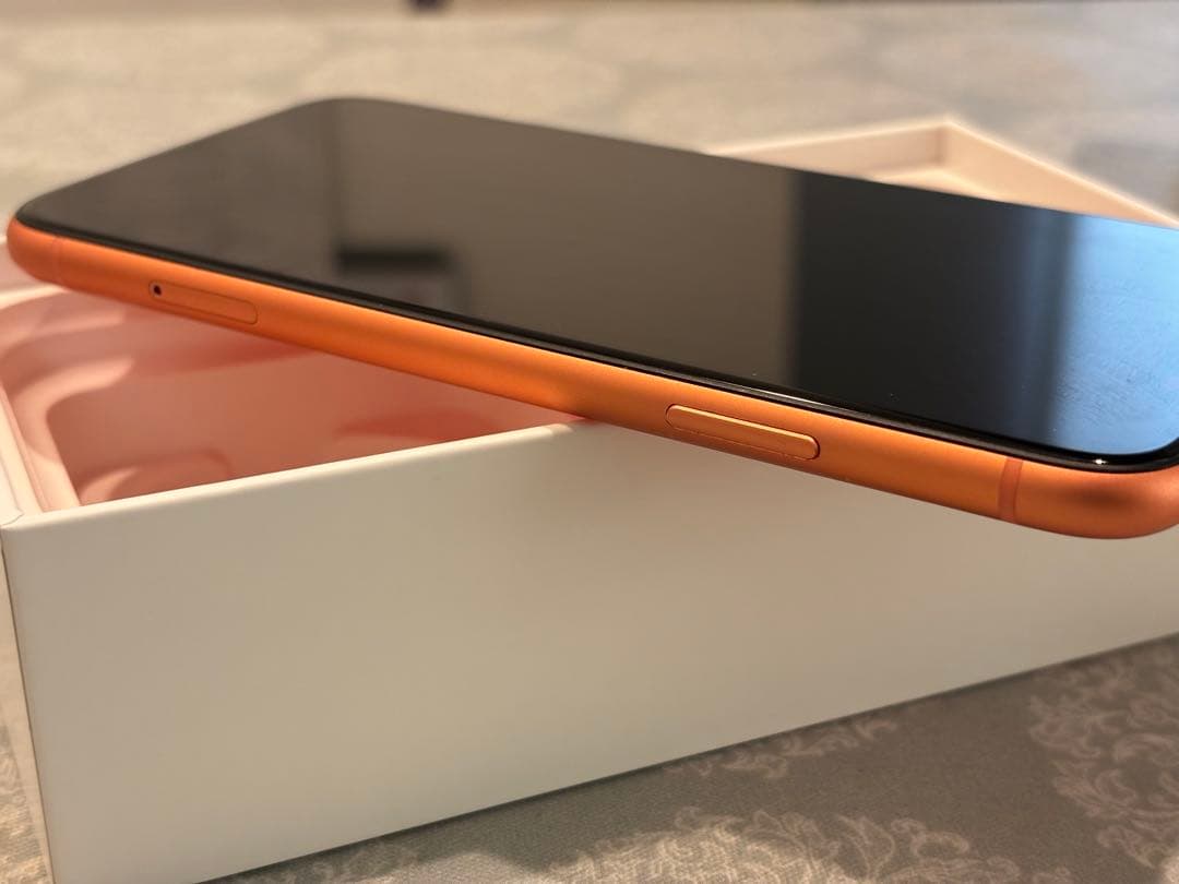 iPhone XR Coral 128GB バッテリー81% SIMフリー