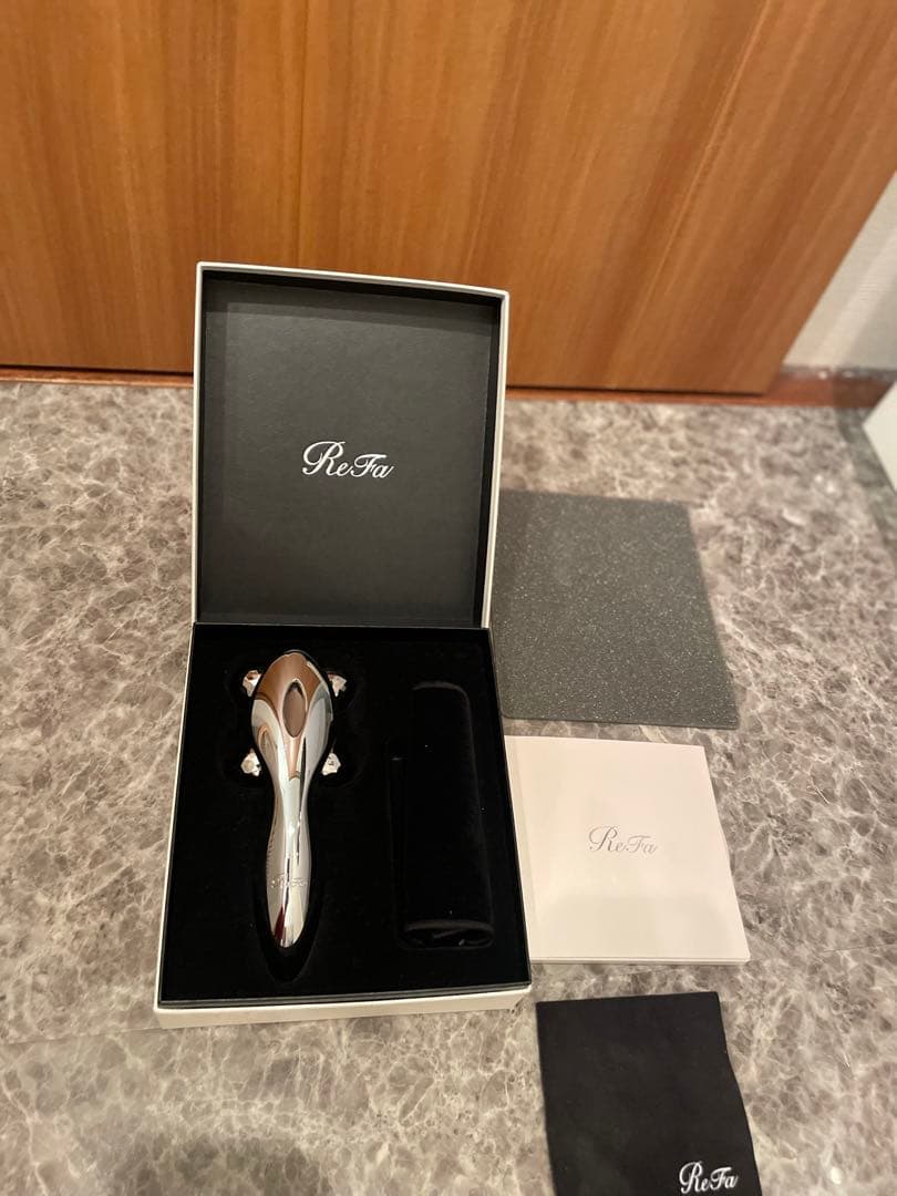 リファ/人気モデル/フォーカラット/美顔/美ボディ/箱、説明保証書、カード付き