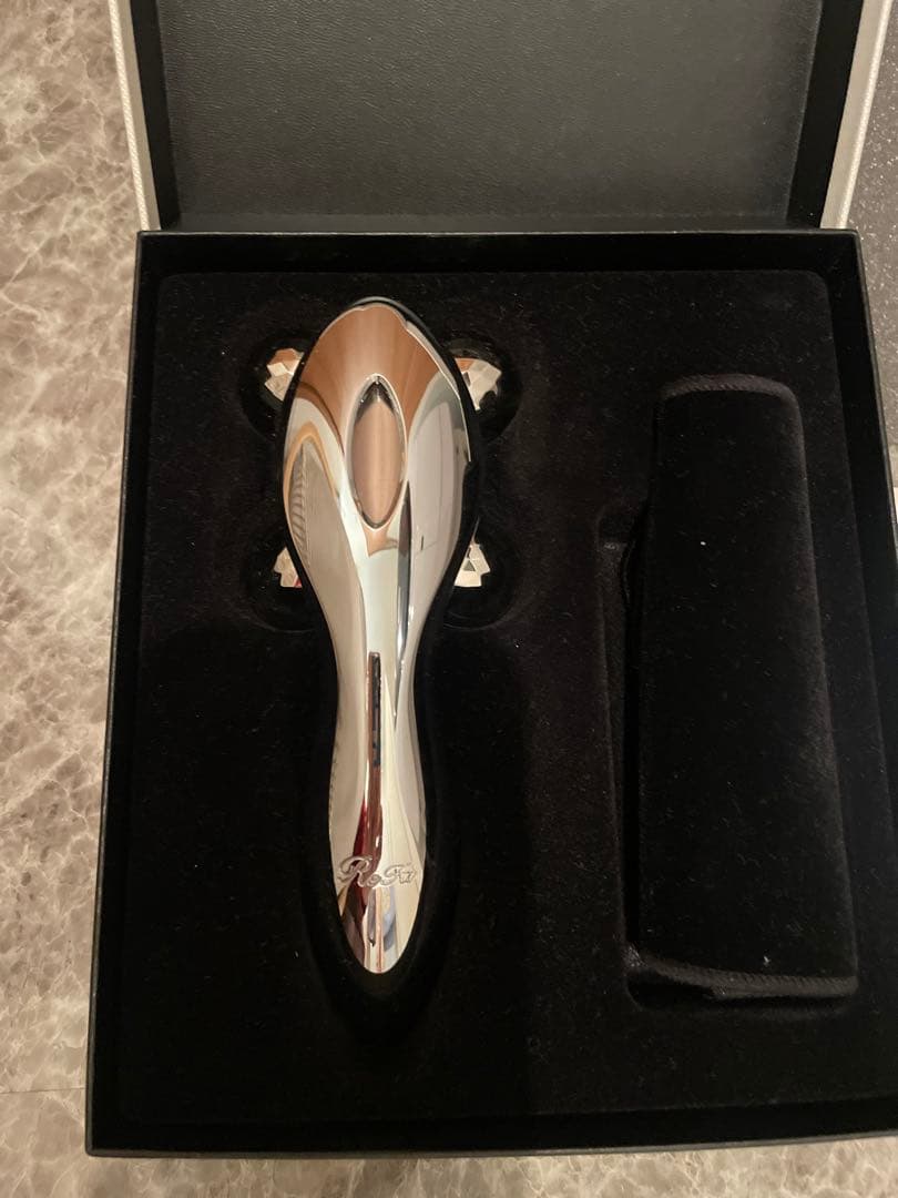 リファ/人気モデル/フォーカラット/美顔/美ボディ/箱、説明保証書、カード付き