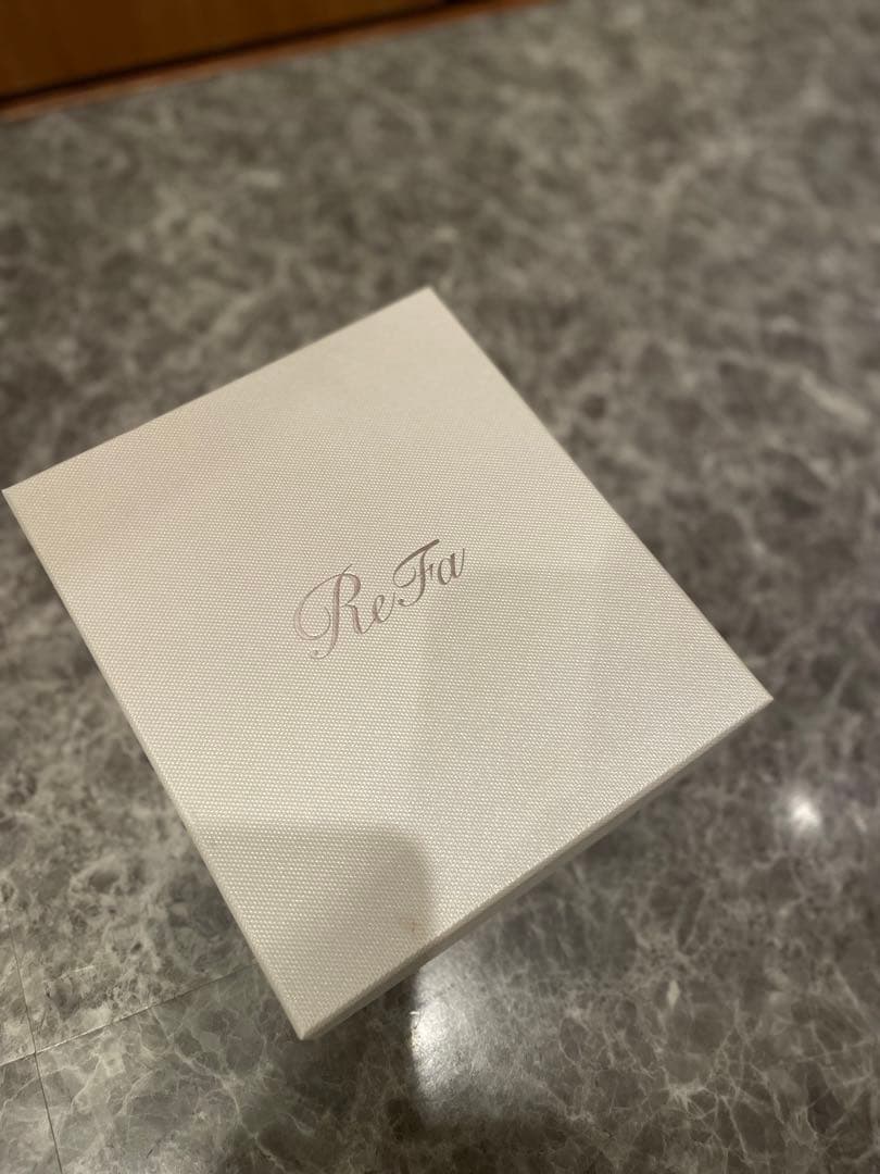 リファ/人気モデル/フォーカラット/美顔/美ボディ/箱、説明保証書、カード付き