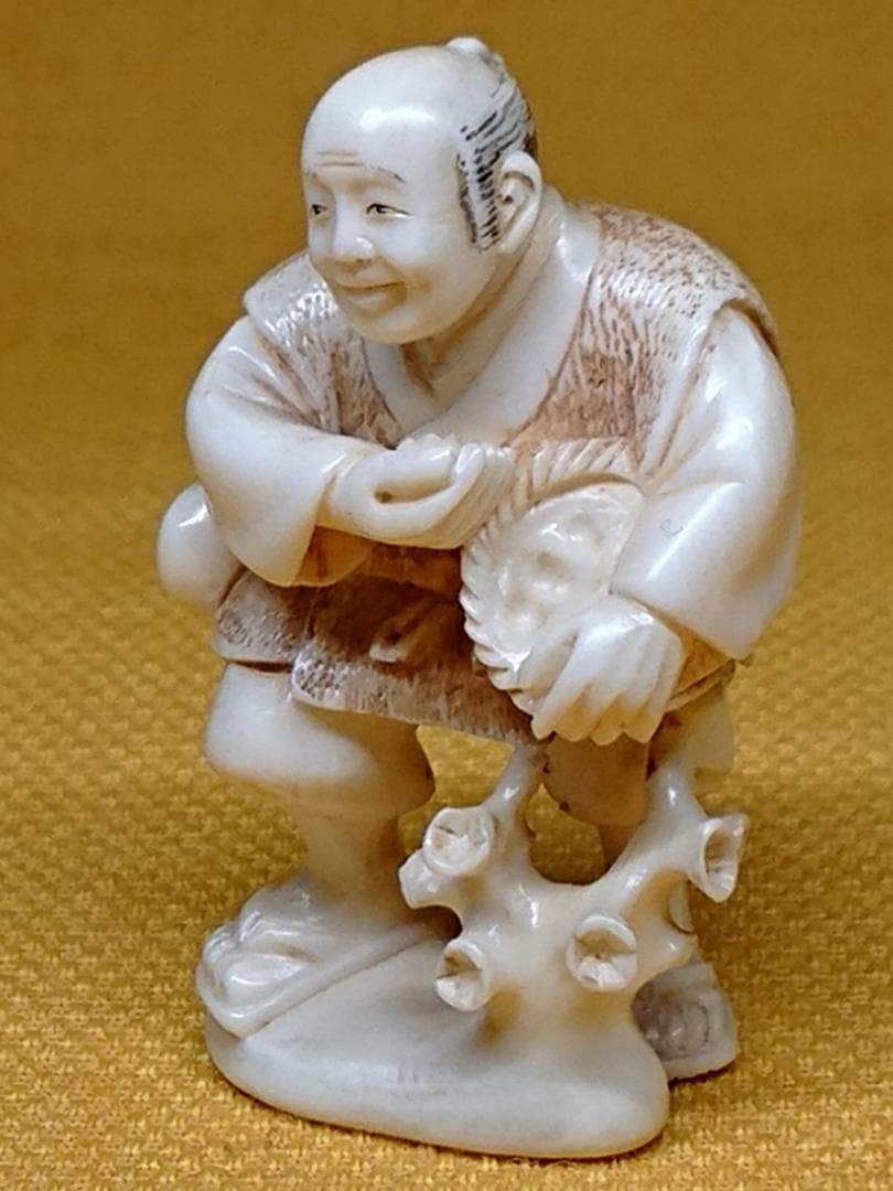 人形　 細密彫刻　根付　天然素材　置物　インテリア　工芸品　美術品　A2982