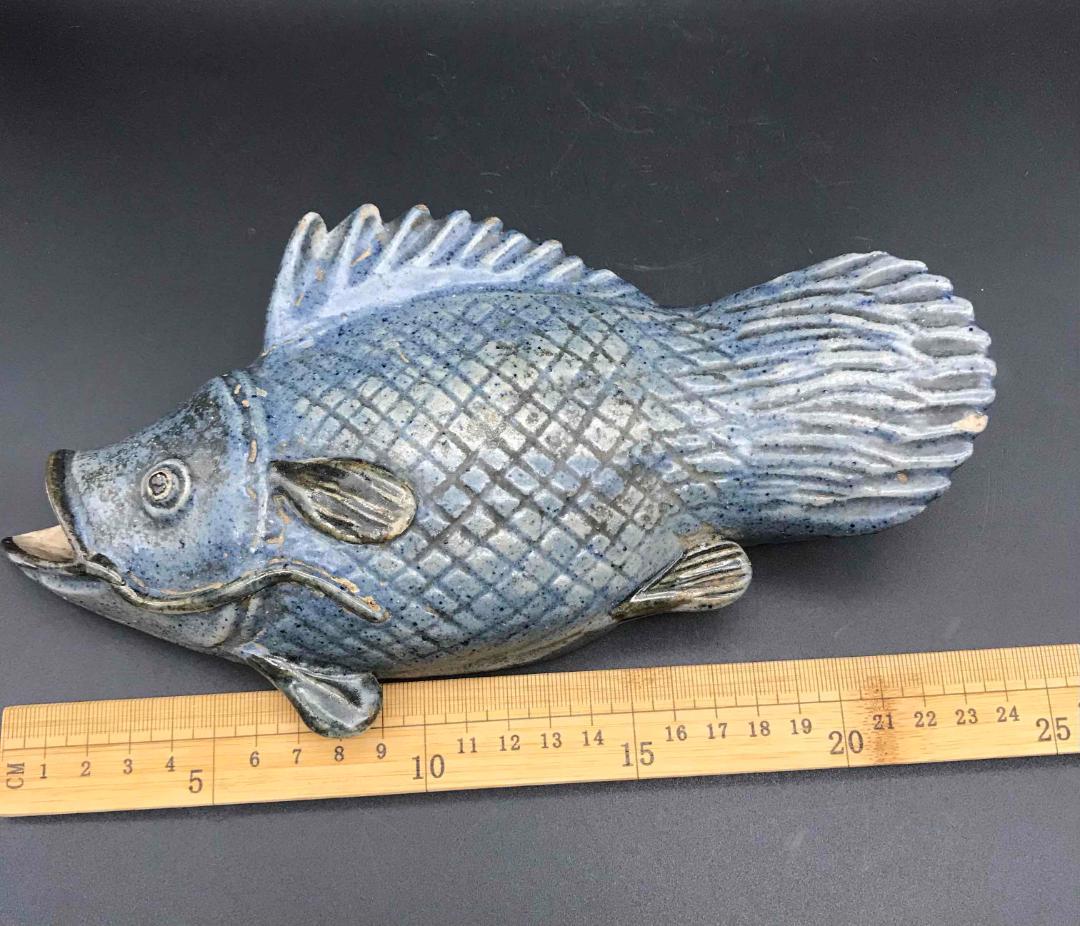 中国骨董　清時代　石湾窯藍釉　魚　置物　旧家蔵出し(C-11)