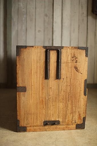 味のある丸金具時代箪笥　桐箪笥　抽斗2段　タンス　収納　古家具　古民家　時代家具