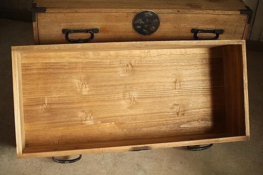 味のある丸金具時代箪笥　桐箪笥　抽斗2段　タンス　収納　古家具　古民家　時代家具