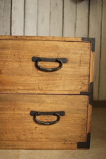味のある丸金具時代箪笥　桐箪笥　抽斗2段　タンス　収納　古家具　古民家　時代家具