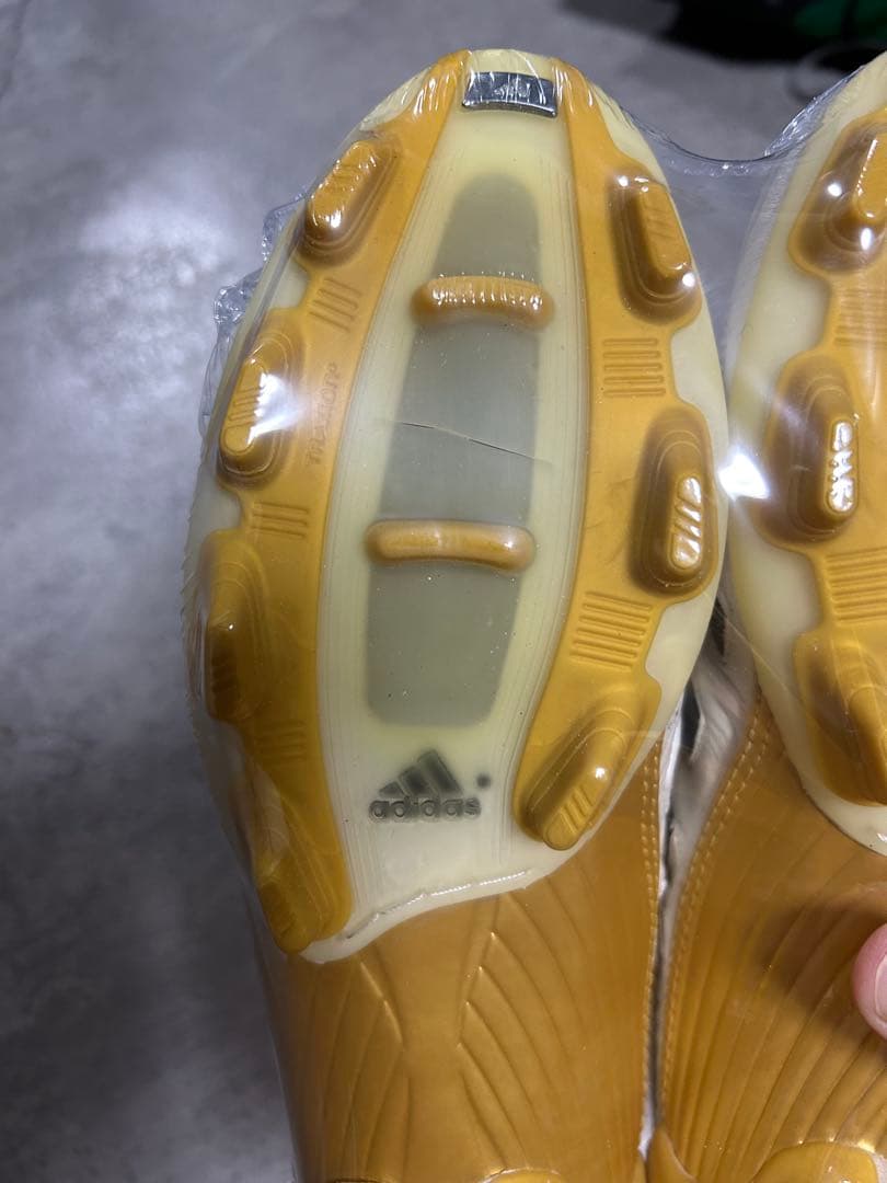 adidas サッカーシューズ ホワイト/ゴールド　25.5センチ