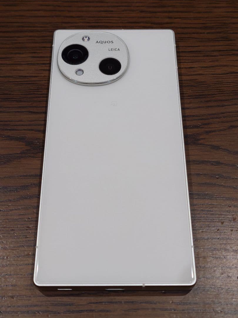 AQUOS　r10　SH-M31　カシミヤホワイト　1セット