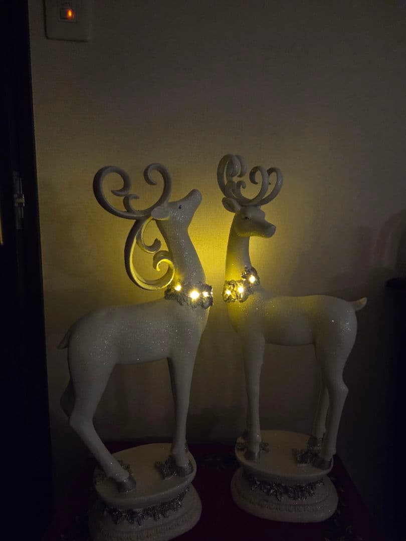 クリスマス　トナカイ ホワイト鹿の置物　2体　LEDライト付