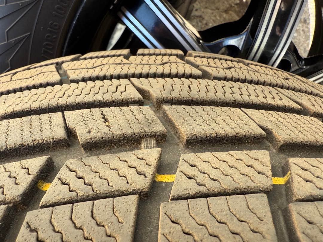 ハイエースに！スタッドレスタイヤ ホイール215/70R16 2023年製！