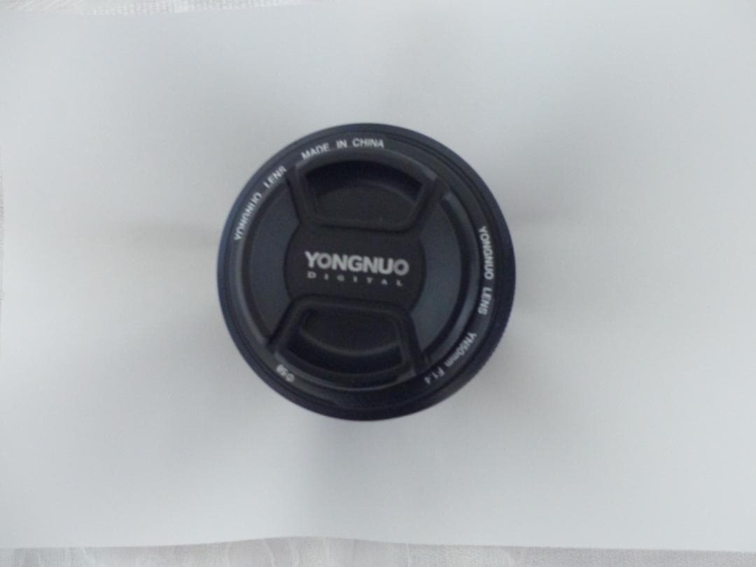 YONGNUO 50mm f1.4単焦点レンズ　レンズフードおまけ付き