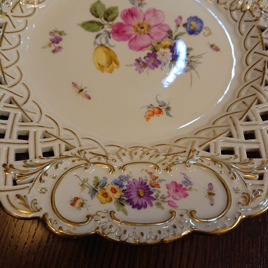 マイセン24㎝花束と昆虫の手描きが美しい金彩透かし皿・アンテイク・ボタン双剣