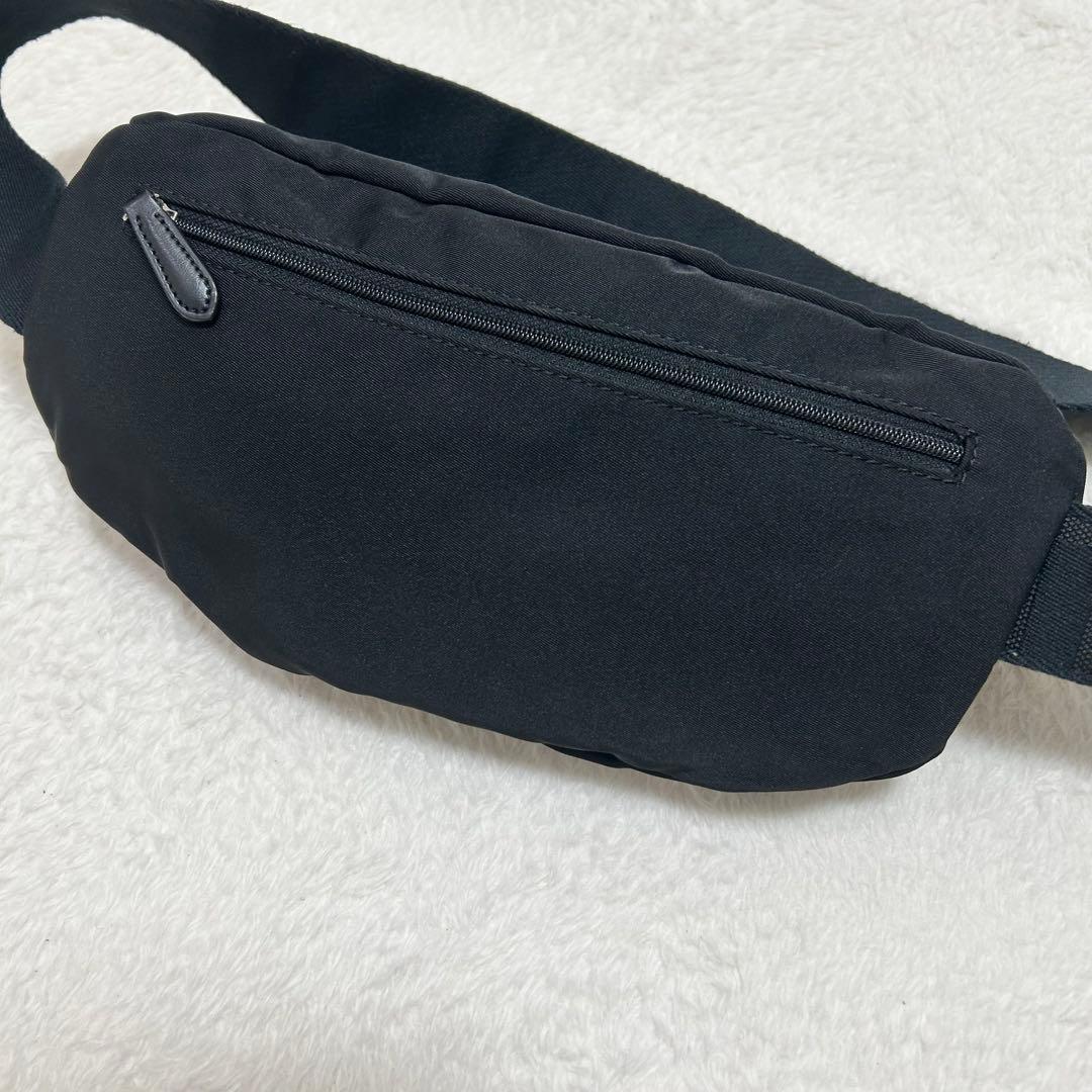 【極美品】ステラマッカートニー　ボディバッグ　ロゴベルト　ブラック