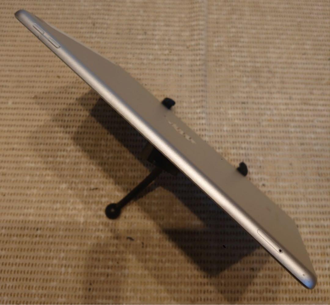 完動品SIMフリーiPad第5世代(A1823)本体32GB送料込PHLJK