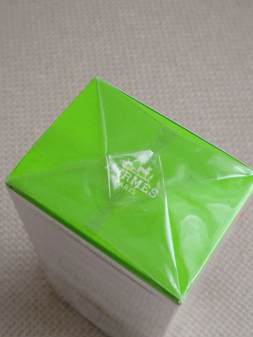 【新品未使用】HERMESエルメス 屋根の上の庭 オードトワレ 香水100ml