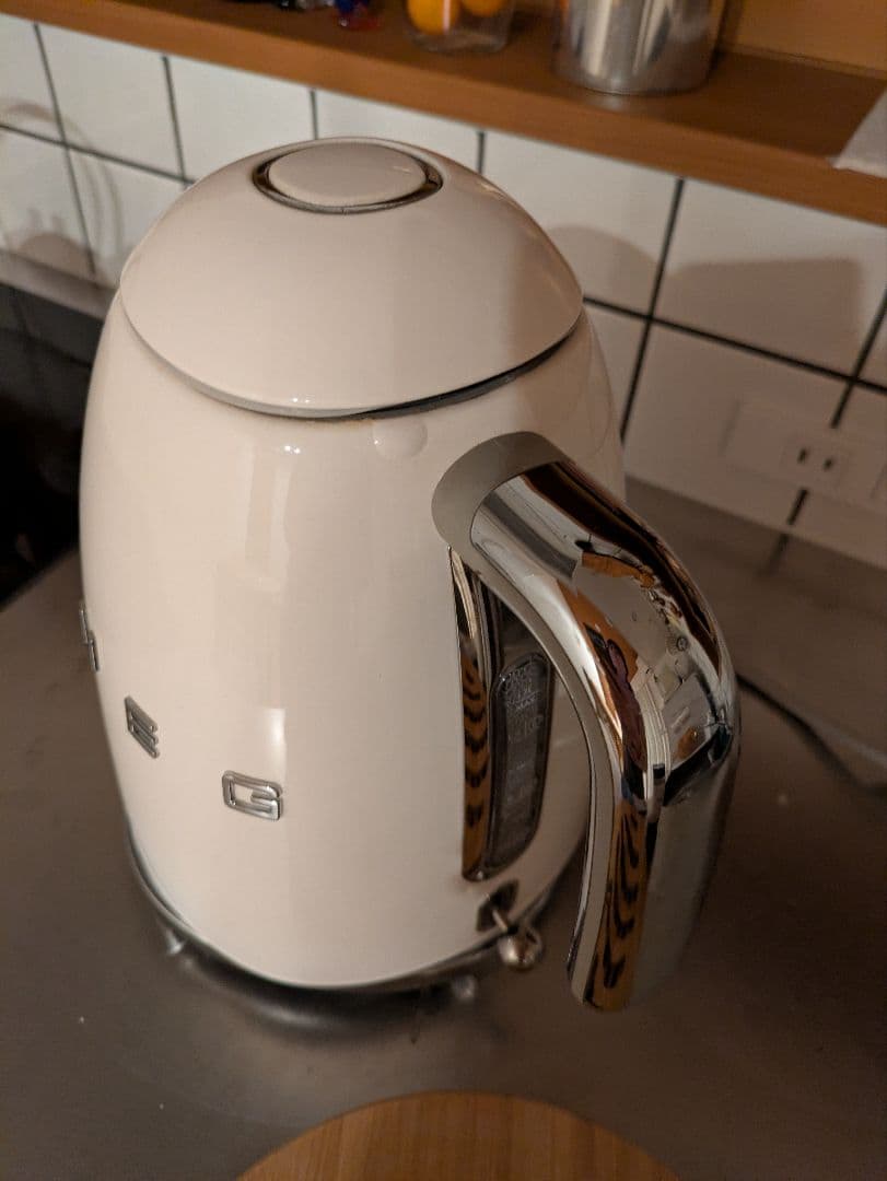 SMEG ホワイト電気ケトル 1.7L