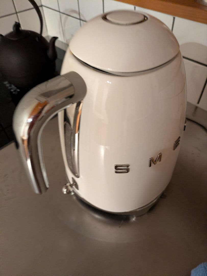 SMEG ホワイト電気ケトル 1.7L