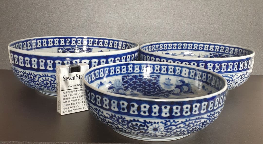 【名品】江戸時代末期～明治時代　古伊万里　染付　波に舟　たこ唐草文様　三重鉢