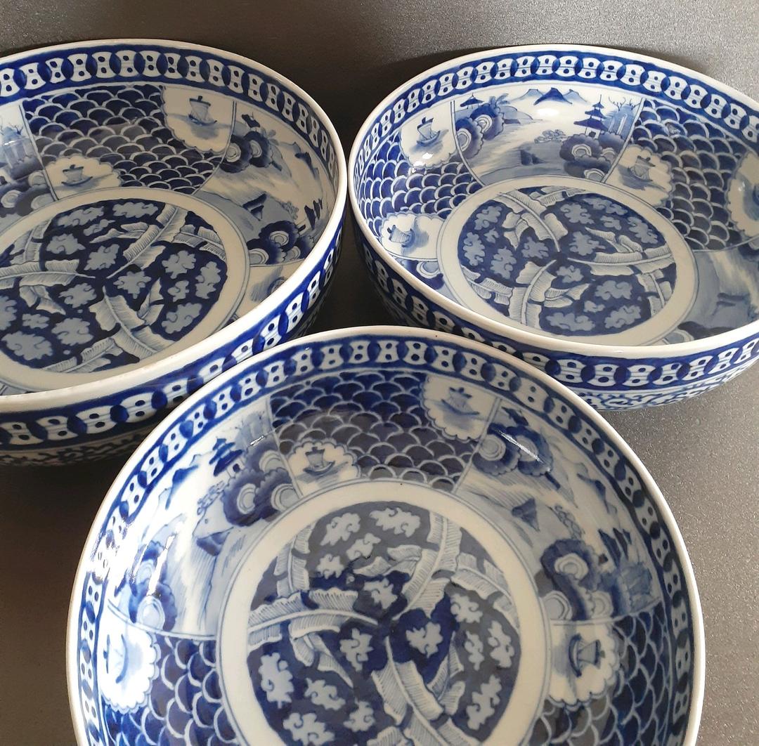 【名品】江戸時代末期～明治時代　古伊万里　染付　波に舟　たこ唐草文様　三重鉢