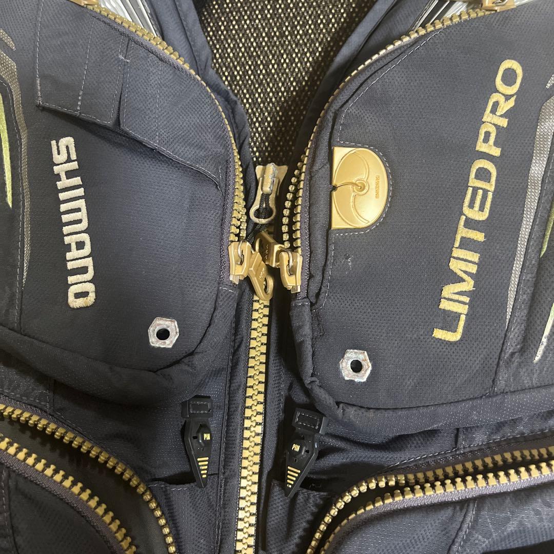 Shimano Limited Pro Nexus フローティングベスト