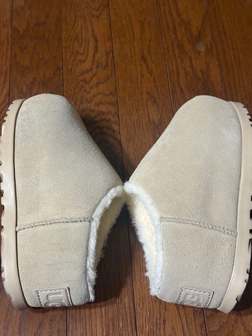 【最終値下げ】UGG PUMPED SLIDE