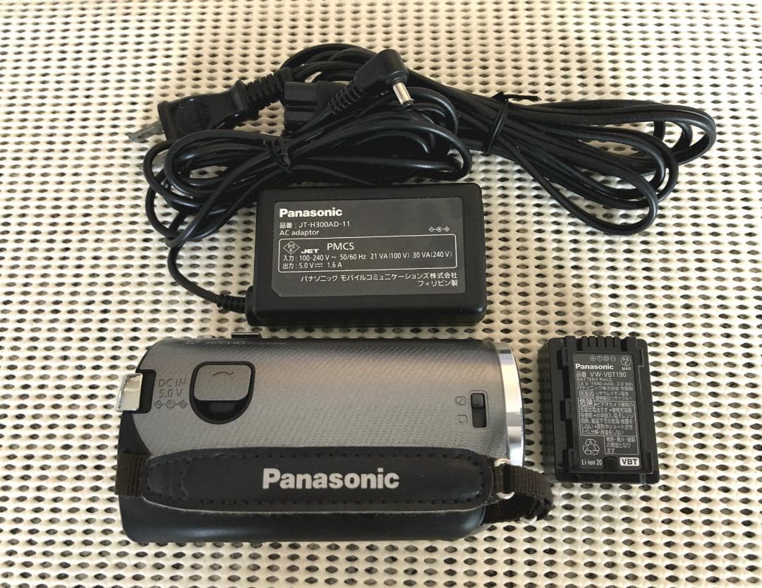 Panasonic ビデオカメラ HC-V210M バッテリ＆充電器付き
