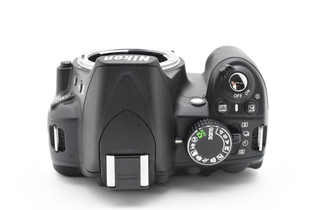 Nikon D3100 ボディ ショット数946枚　A010