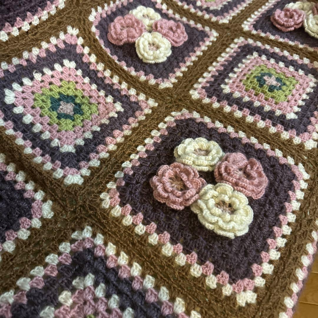 手編み　♡ 立体小花のマルチカバー
