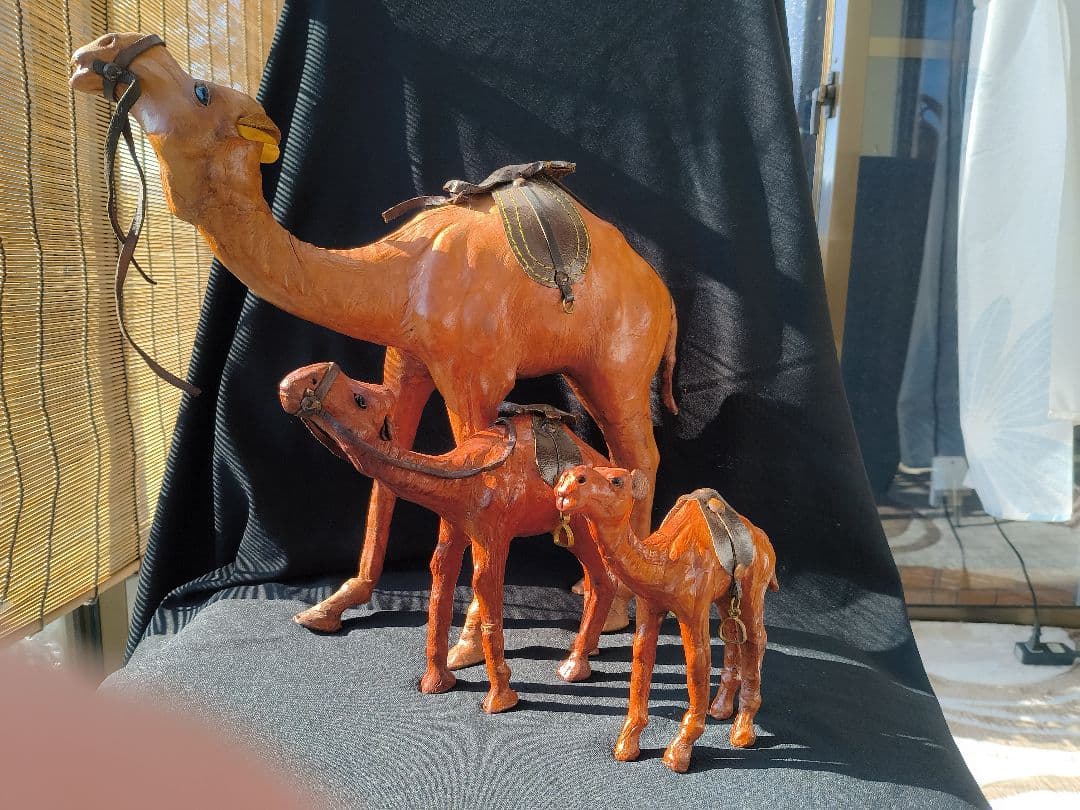 ラクダ、レザーの置物3体セット