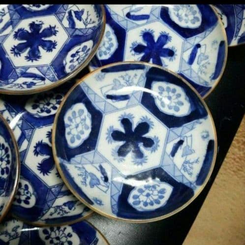 時代もの染め付け小皿１２枚です